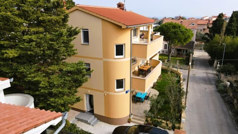Property building, Patio, Neighbourhood, Street view, Location