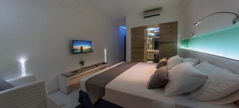 Bed, TV and multimedia, Photo of the whole room, Bedroom, air conditioner