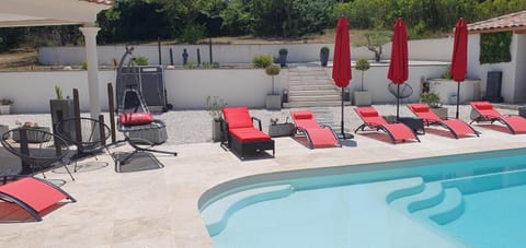 BELLE VILLA 8 à 10 personnes parc du verdon Villa in French Riviera