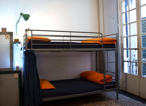 Bedroom, bunk bed