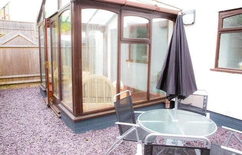 Greenacres Bungalow 2 Bedroom Sleeps 4 Near Town Centre House in Merthyr Tydfil