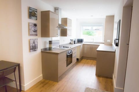 Greenacres Bungalow 2 Bedroom Sleeps 4 Near Town Centre House in Merthyr Tydfil