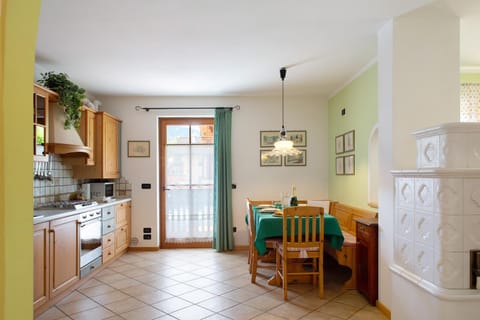 Property building, Kitchen or kitchenette, Living room