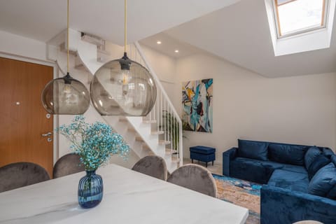 Living room, Lounge or bar, Seating area, Dining area