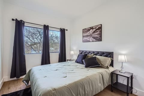 Luxury Downtown Oasis, Pool Table, Near Riverwalk House in San Antonio