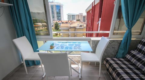 Balcony/Terrace, Seating area, City view, Garden view, Street view