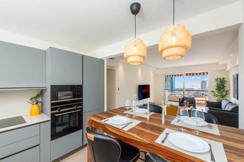 Coffee/tea facilities, Kitchen or kitchenette, Dining area, dishwasher, microwave, oven, stove, toaster