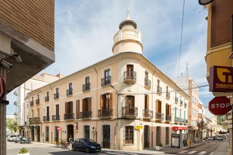 Property building, City view, Location, Parking