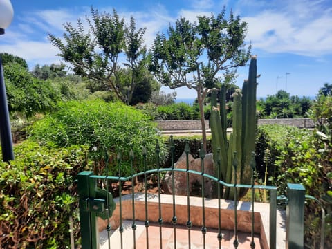 Garden view, Sea view