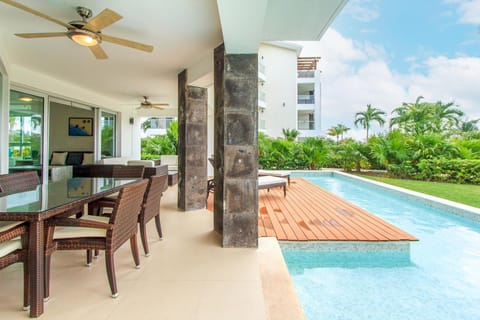 Luxury Condos at Mareazul Beachfront Complex with Resort-Style Amenities Eigentumswohnung in Playa del Carmen