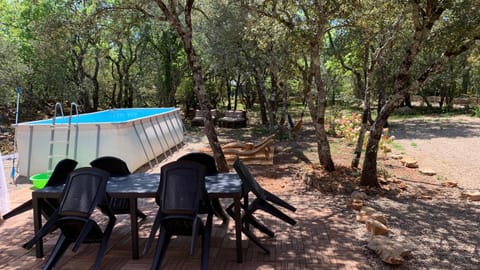 Day, Natural landscape, Garden, Dining area, Garden view