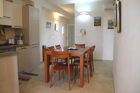 Dining area, Communal kitchen