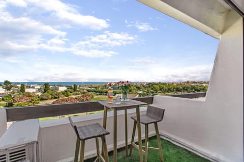 Photo of the whole room, Garden view, Sea view