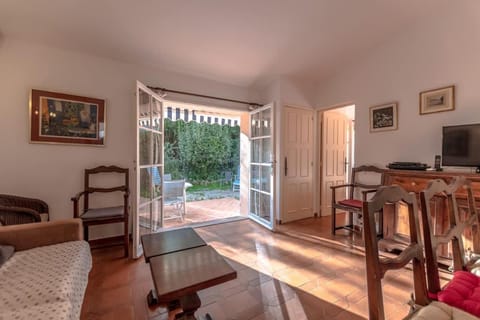 Le Cottage l Pool & Beachside l Shellter Rentals House in Saint-Tropez