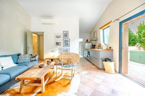 Le Petit Refuge l Authentic l Shellter Rentals House in Saint-Tropez