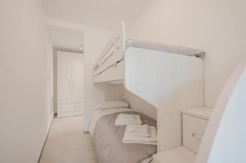 Bed, Bedroom, bunk bed