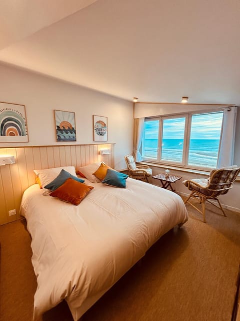 Bed, Sea view