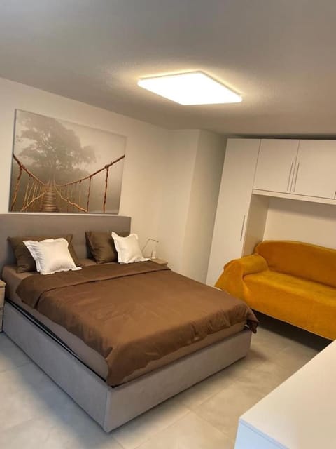 Bed, Seating area