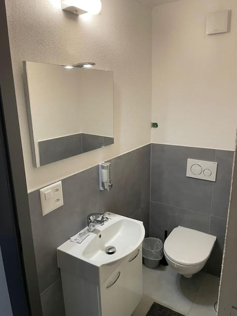 Toilet, Bathroom