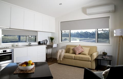 Savannah Cabins, Taronga Western Plains Zoo Condo in Dubbo