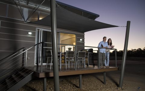 Savannah Cabins, Taronga Western Plains Zoo Condo in Dubbo