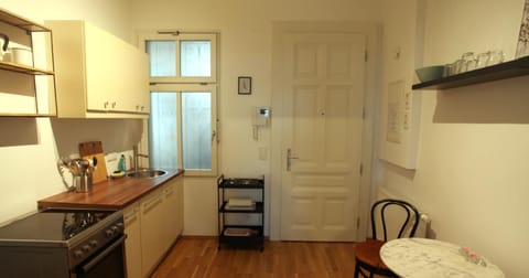 Kitchen or kitchenette, Seating area