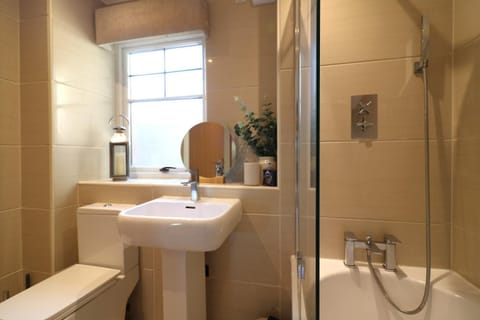 Signature - Cross House Apartment in Lanark