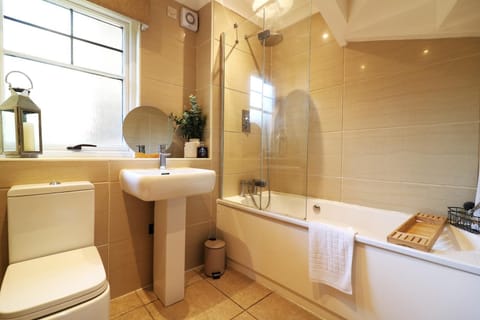 Signature - Cross House Apartment in Lanark