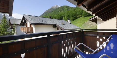 Property building, Day, View (from property/room), Balcony/Terrace, Mountain view