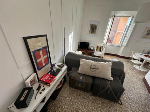 Bed, TV and multimedia, Living room, Dining area