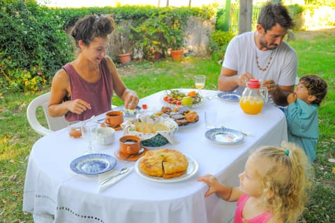 Breakfast, Family