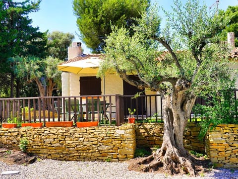 Charmante villa provençale avec jardin et piscine privée à Saint-Cyr-sur-Mer - FR-1-770-44 Villa in La Ciotat