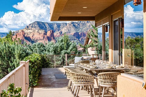 View (from property/room), Balcony/Terrace, Dining area, Mountain view