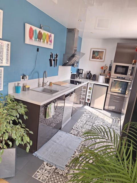 Kitchen or kitchenette, Kitchen or kitchenette