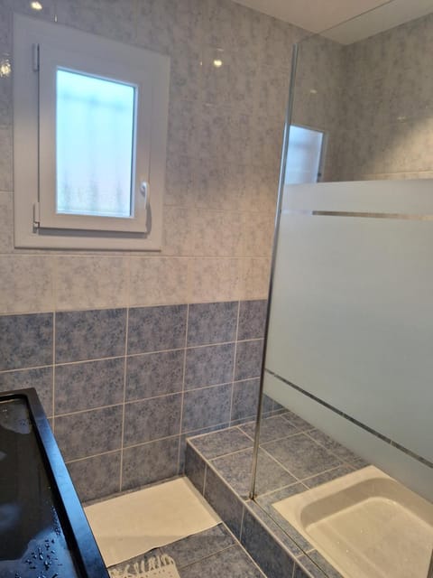 Game Room, Bathroom
