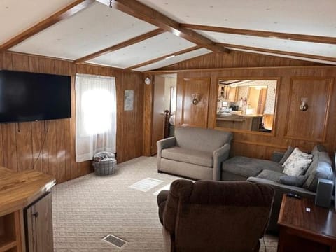 Wake Up on Walnut House in Dale