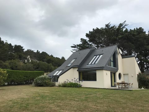Maison face à la mer Villa in Brittany