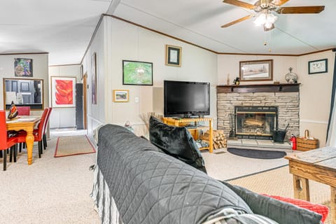 Fire Pit and Decks Creekside Cabin in Robbinsville Cabin in Stecoah