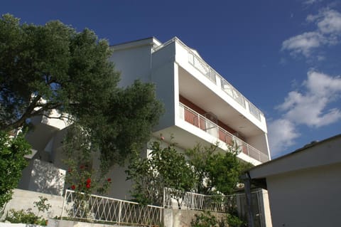 Apartments by the sea Zaostrog, Makarska - 2816 Apartment in Dubrovnik-Neretva County