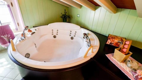 Hot Tub, Bathroom, Bath