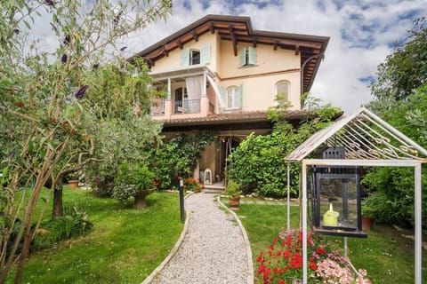 Property building, Patio, Natural landscape, Garden, Garden view