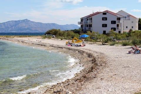 Apartments by the sea Mirca, Brac - 2886 Apartment in Split-Dalmatia County