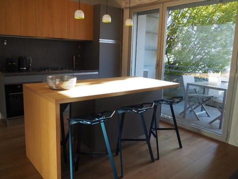 Day, Dining area