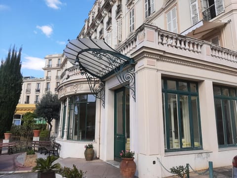 Facade/entrance