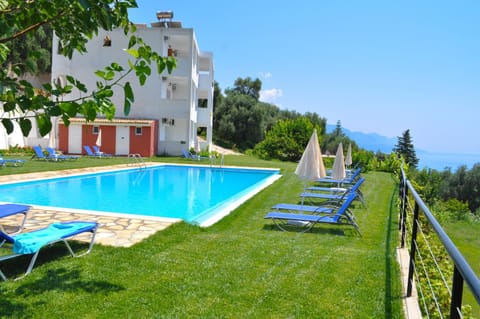 Property building, Garden, Sea view, Swimming pool