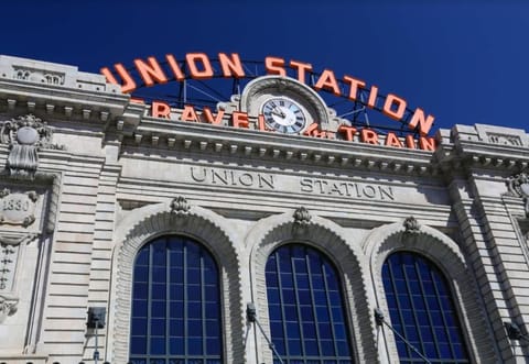 Huge family home in Centennial with five bedrooms large yard and plenty of parking House in Littleton