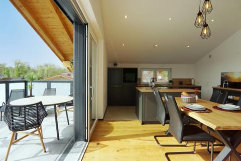 Balcony/Terrace, Food