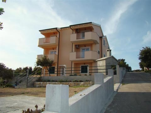 Seaside apartments with a swimming pool Posedarje, Novigrad - 6162 Apartment in Zadar County