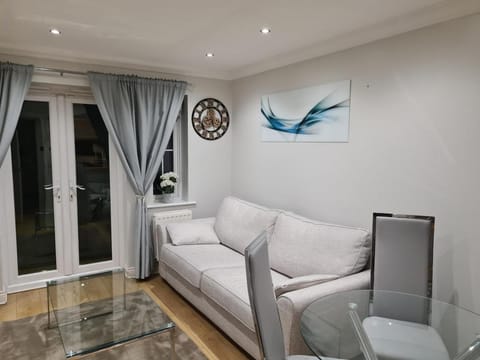 Two bedrooms Ravens Lodge House in Middlesbrough