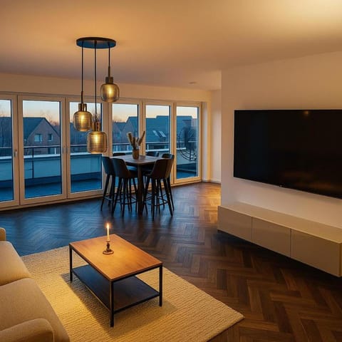 TV and multimedia, Living room, Seating area, Dining area